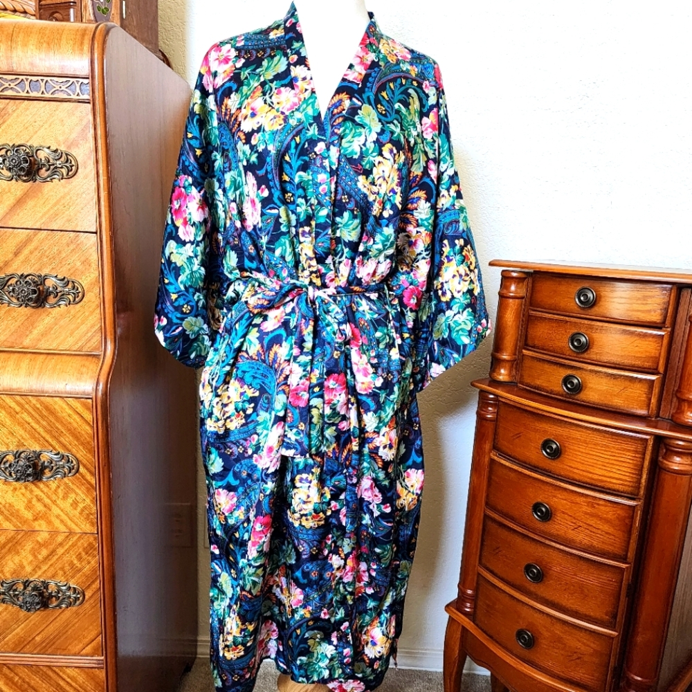 Vintage Gold Label Victoria Secret Robe - Picture 2 of 7